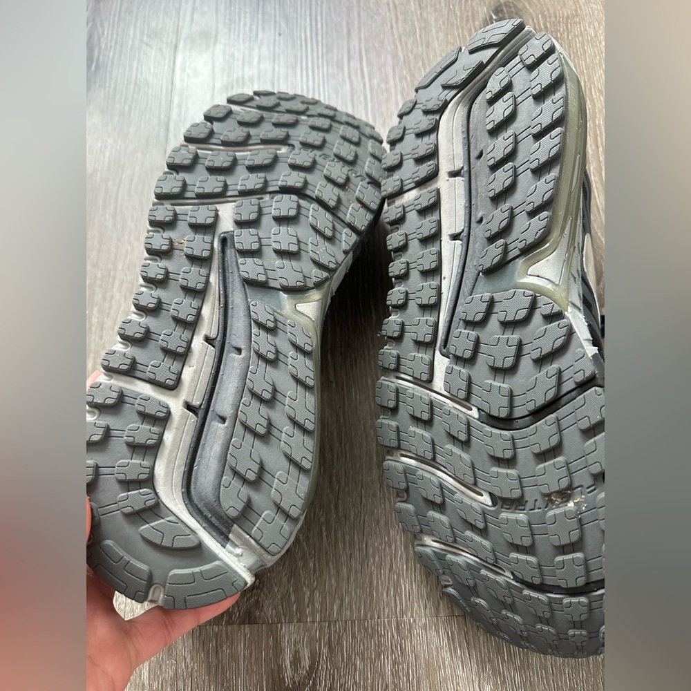 Brooks Black and Silver Running Shoes - Picture 5 of 9